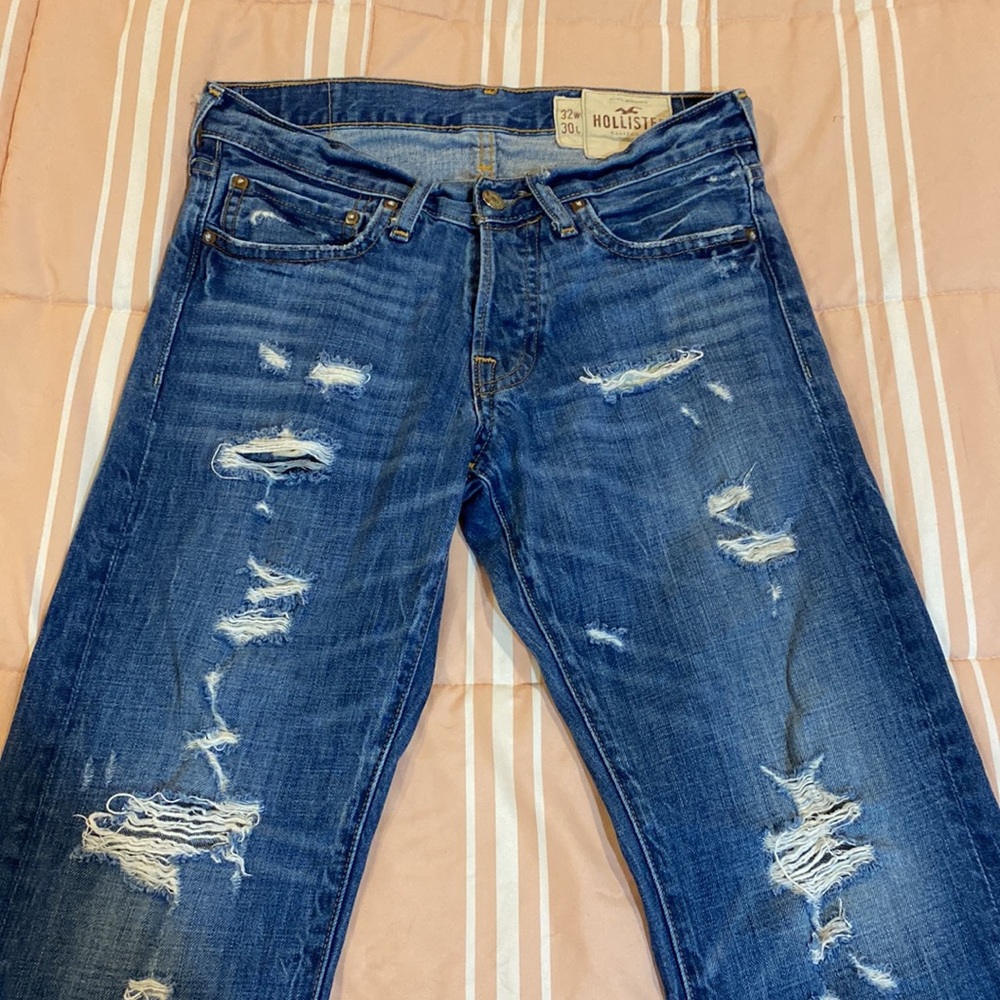 Hollister Ripped Straight Leg Jean